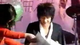 吃瓜爆料一位男明星视频,吃瓜群众热议背后的真相