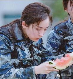教官沈梦辰吃瓜视频,揭秘军营生活趣味瞬间
