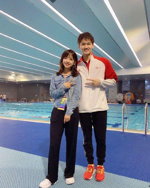 和姐妹们吃瓜徐嘉余视频,揭秘游泳健将的幕后故事