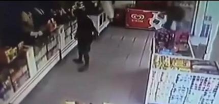 便衣警察上门吃瓜视频,一场意外引发的社区热议